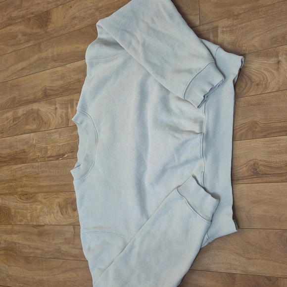 Tna (Aritzia) Women’s Cream Cozy Fleece Mega Crew Cropped Sweatshirt Size Small - Picture 2 of 5